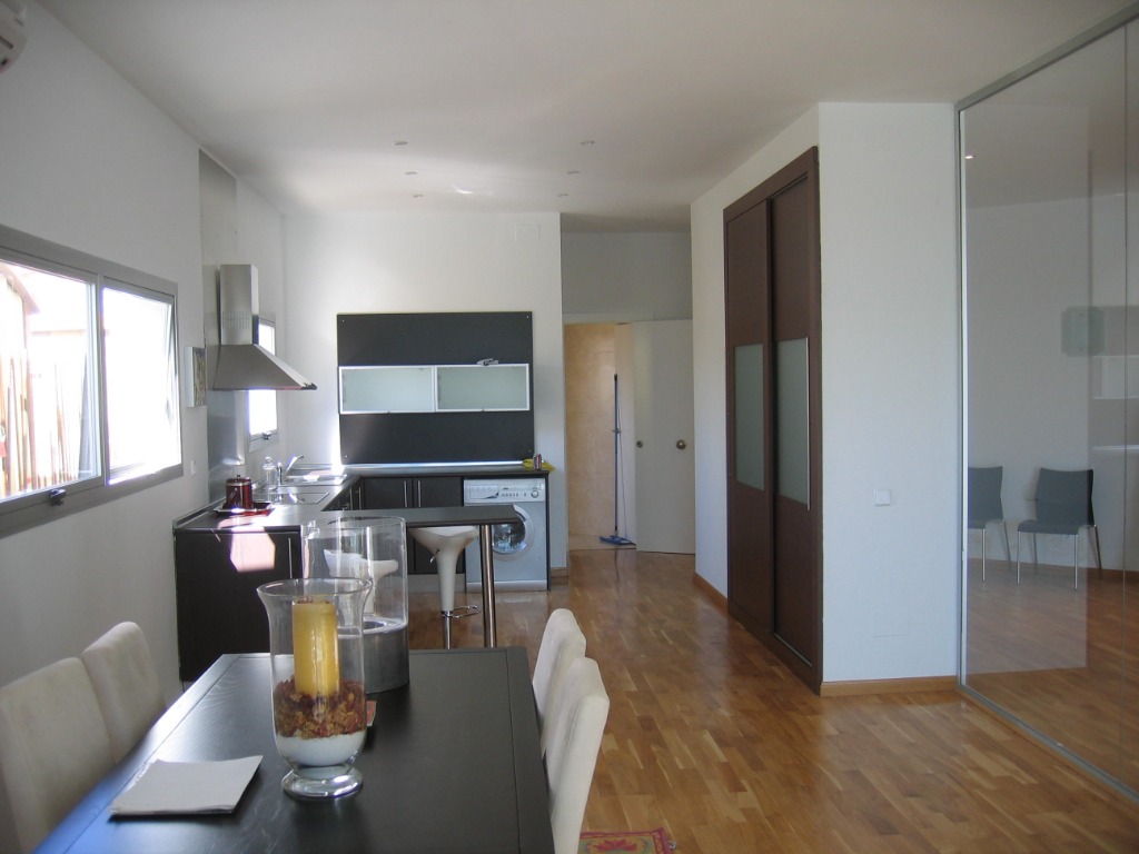 Interior: Distribución de Cocina y Comedor